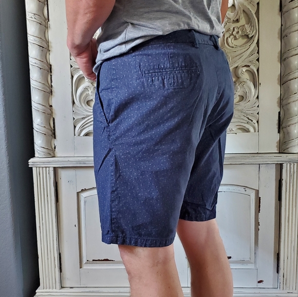 Blue floral slim fit flat front shorts - Picture 2 of 12